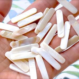 VINTAGE: 25pcs - Mother of Pearl Shell Beads - Double Drilled - Natural Jewelry Making - Crafts - Ocean - Unique Find