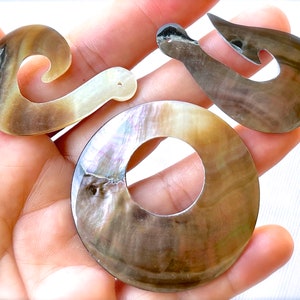 VINTAGE: 1970s - 3pcs Mother of Pearl Pendant - MOP - Jewelry - Natural - Philippines - Unique Find