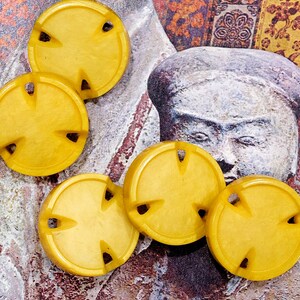 VINTAGE: 5pcs - Large Plastic Buttons - Sewing - Crafts - Doll Making - Jewelry
