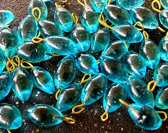 VINTAGE: 20 Stück - Rustikale Blaue Glas Anhänger - Eingebettete Messing Draht Glas Tropfen - Schmuckherstellung - Basteln