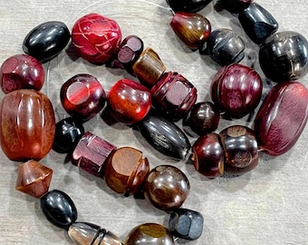 SUMINISTRO: Hilo de 30 cuentas - Cuentas grandes de cuerno natural mixtas - Diseño guerrero, tribal y étnico