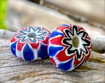 VINTAGE: 2pcs - LARGE Chevron Glass Trade Beads - Six Layer Chevron Beads