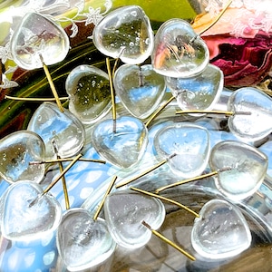 Fourni : 16 pièces - breloques coeur en verre transparent avec fil de laiton - amour - perles - fabrication de bijoux