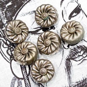 VINTAGE: 6pcs - Old Large Silver Copper Buttons - Flower Metal Buttons - Sewing - Clothing - Costumes - Crafts