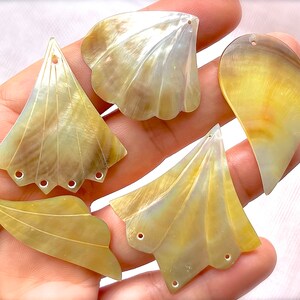 VINTAGE: 1970s - 5pcs Mother of Pearl Pendant - MOP - Jewelry - Natural - Philippines - Unique Find