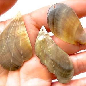VINTAGE: 1970s - 3pcs Mother of Pearl Pendant - MOP - Jewelry - Natural - Philippines - Unique Find