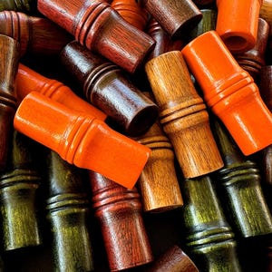 VINTAGE: Años 70 - 10 piezas - Cuentas de macramé grandes con forma de bambú - Cuentas de madera de colores surtidos - Cuentas de madera natural - Nuevo, sin usar