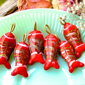 SUPPLY: 4pcs - LARGE Chunky Red Fish Glass Pendants - Charms -  Lamp Work