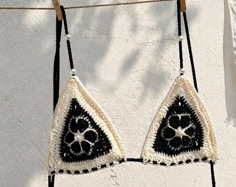 Top Bikini Crochet Blanco y Negro con perlas, hecho a mano