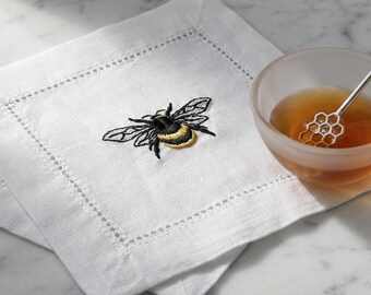 Tovagliolo da cocktail in lino con ape ricamata, elegante tovagliolo da tè bianco, decorazione da tavola minimalista di lusso, tessuto riutilizzabile, regalo per inaugurazione casa o matrimonio