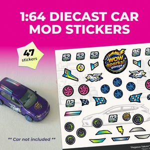 Könnte beinhalten: Ein lila Diecast-Auto neben einem Bogen mit 47 Mod-Aufklebern. Die Aufkleber zeigen Rennsportmotive, darunter Blitze, Räder und den Text "WOW sparks! garage". Der Text "1:64 DIECAST CAR MOD STICKERS" steht oben.