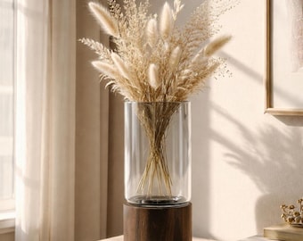 Jarrón cilíndrico de cristal con base de madera – Decoración minimalista moderna