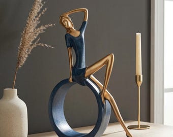 Escultura abstracta de mujer: decoración moderna de resina para el hogar.