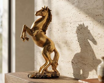 Escultura de caballo dorado encabritado – Decoración de animales de resina de lujo