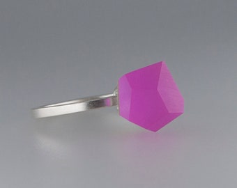 Ring - VU Crystals 8mm magenta pink top + Minimal ring band