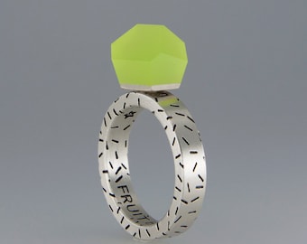 Ring - VU Crystals 8mm neon yellow top + Dashes ring band