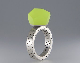 Ring - VU Crystals 12mm neon yellow top + Dots ring band