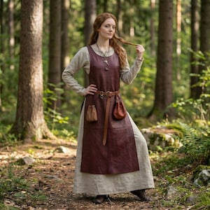 Damesjurk van leer met schort | Middeleeuwse pinafore LARP-jurk | Cottagecore Renaissance cosplaykostuum