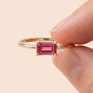 Bague rubis rose, bagues avec pierres de naissance en or massif 14 carats, bague solitaire en pierres précieuses roses taille émeraude pour femme, bagues en pierres rectangulaires • AF018