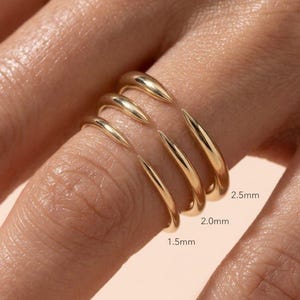 14k massief gouden open ring: minimalistische klauwtrouwring, sierlijk stapelcadeau voor haar • AF037