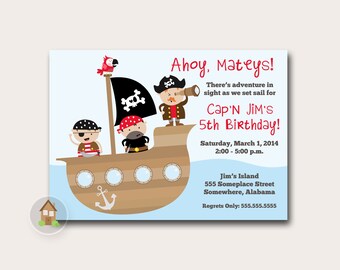 Puede incluir: Ahoy, Mateys! Invitación al 5º cumpleaños de Cap'N Jim. La invitación presenta un barco pirata de dibujos animados con tres piratas a bordo. La fiesta es el sábado 1 de marzo de 2014 de 14:00 a 17:00 en Jim's Island, 555 Someplace Street, Somewhere, Alabama.  Confirmación: 555.555.5555.