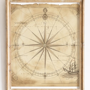 Peut inclure: Une impression encadrée représentant une rose des vents de style nautique ancien sur du papier parchemin beige vieilli. Le motif comprend des lignes radiales complexes, des points cardinaux et un petit voilier dans le coin inférieur droit.