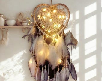 Herz-Traumfänger mit LED-Leuchten Boho Wanddekor Feder-hängende Verzierung Schlafzimmer Lichterkette Romantisches Geschenk