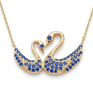 Collana Cigno Madre e Figlio, ciondolo in argento sterling con zaffiro blu e finitura dorata.