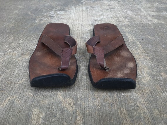 Tippy-toe Thongs -- Unique Findig leather sandals… - image 4