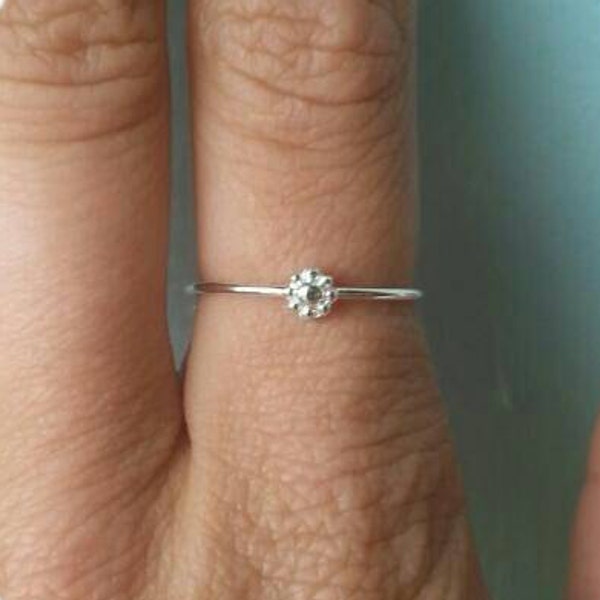 Dainty Daisy Ring /// .925 sterling silver /// Choose between 18g[1mm] or 16g[1.3mm] band