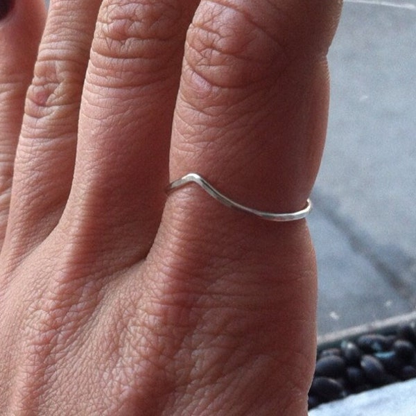Hammered .925 Sterling Silver Peaked Ring /// choose 1mm or 1.3mm /// custom made to order