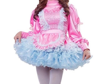 多層レースのケーキスカートが付いた、可愛らしいサテンのメイド服。カスタマイズ可能。