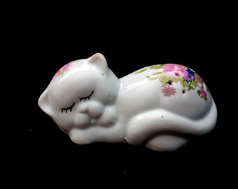 Potpourri-Box: Schlafende Katze mit Blumen (Aromatische Wohndekoration)