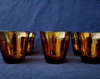 Ensemble de 6 verres à jus ambrés : Vereco France, motif floral