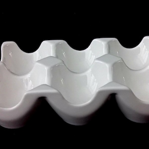 Vintage White Ceramic Egg Crate for 6 Eggs | Minimalist Porcelain Egg Holder Display | Modern Farmhouse Kitchen Decor 15cm