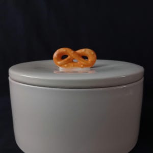 Kakburk: Pretzelhandtag i keramik - Lufttät gummitätning i lock