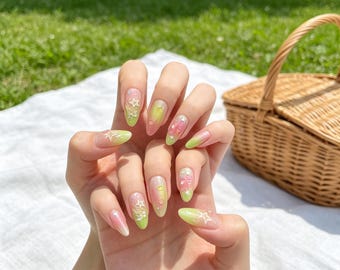 Unghie finte Kawaii Star, sfumatura rosa e verde tenue, unghie adesive corte a mandorla in stile Y2K, nail art primaverile fatta a mano per le vacanze