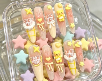 Set de uñas postizas con diseño de osito adorable, largas, estilo stiletto, con degradado de melocotón a crema, decoración de osito de mantequilla en 3D y estrella. Uñas reutilizables para manicura informal o de fiesta.