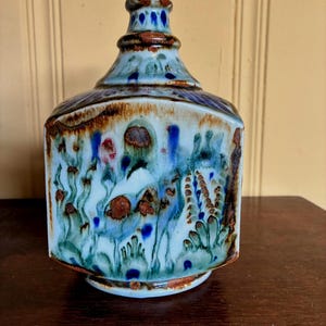 Vase en poterie Ken Edwards Studio, Tonala, Mexique Mid Century sculpté Sunburst Vase bouteille bleu brun émaillé goutte à goutte