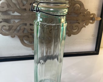 Pote de vidro hermético vintage com tonalidade verde, 33 cm (13 polegadas), 12 painéis e tampa articulada. Necessita de uma nova junta de borracha.