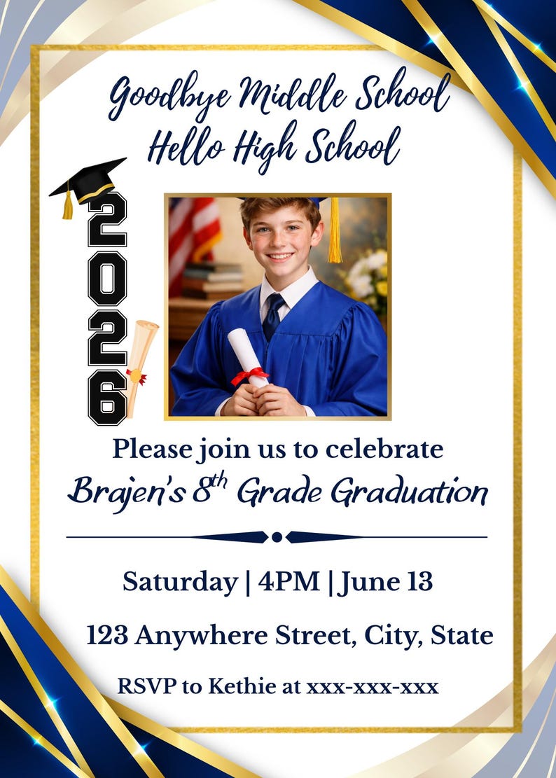 Puede incluir: Anuncio de graduaci&oacute;n con foto de una persona sonriente con toga azul. El texto dice "Goodbye Middle School, Hello High School" y "Brajen's 8th Grade Graduation" con fecha y hora.