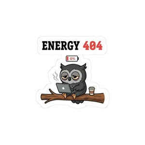 Peut inclure: Une tasse en céramique blanche avec une anse noire et le texte "But First, Coffee" dans un style manuscrit. La tasse est destinée aux boissons chaudes et a une finition brillante.