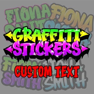 Op de afbeelding: Een digitale afbeelding met de woorden GRAFFITI STICKERS in een levendig, meerkleurig graffitilettertype met gele en roze accenten, geplaatst boven de rode tekst CUSTOM TEXT, tegen een achtergrond van vervaagde FIONA-tekst.