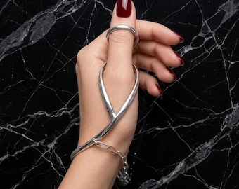 Sterling Silver Hand Chain Bracelet, Minimalist Slave Bracelet, Loop Thumb Ring Harness, Artisan Hand Jewelry, Bohemian Palm Cuff