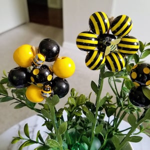 Bumble Bee Tray Decor, Bee Decoration, Bead Flowers with Stem, Flowers with Bee, Farmhouse Bee Decor, Bee Centerpiece, Beaded Flower Bouquet image 5