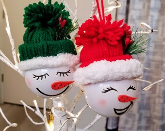 Snowmen Ornaments Set of 2, Snowman with Hat, Christmas Snowmen, Snowman Ornaments, Door Knob Hangers, Green Snowman, Red Snowman Ornament