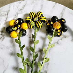 Bee Tray Decor, Bee Decor, Beaded Flowers Bouquet, Bumble Bee Flowers, Farmhouse Bee Decor, Bumble Bee Centerpiece, Bee Floral, Bee Picks