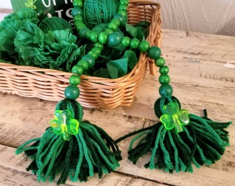 St Patricks Day Garland, Wood Bead Garland, Green Garland, St Pattys Day Accessories, Shamrock Decorations, Irish Decorations, Bead Garland