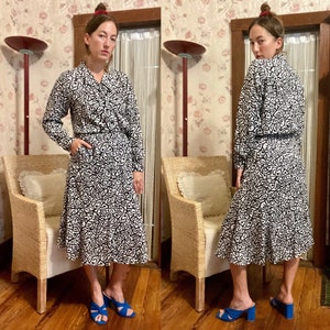 80er-90er schwarz weißes abstraktes Hemdkleid