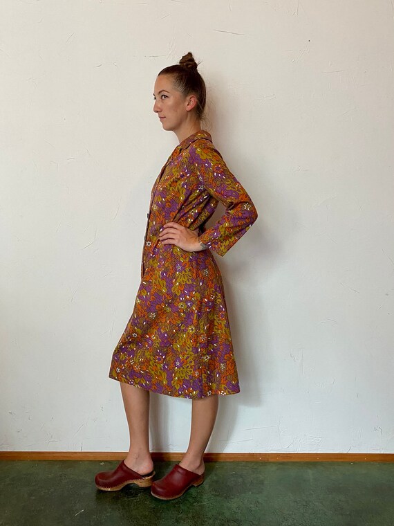 1960s handmade MOD leaf print button up dress - image 9
